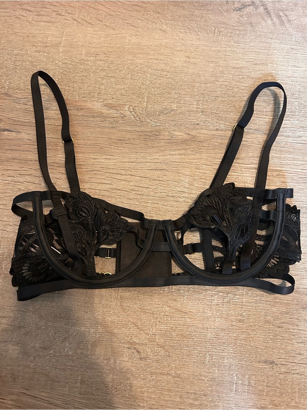 Victoria's Secret Very Sexy Harness Bra Womens 32C Black Strappy Lace